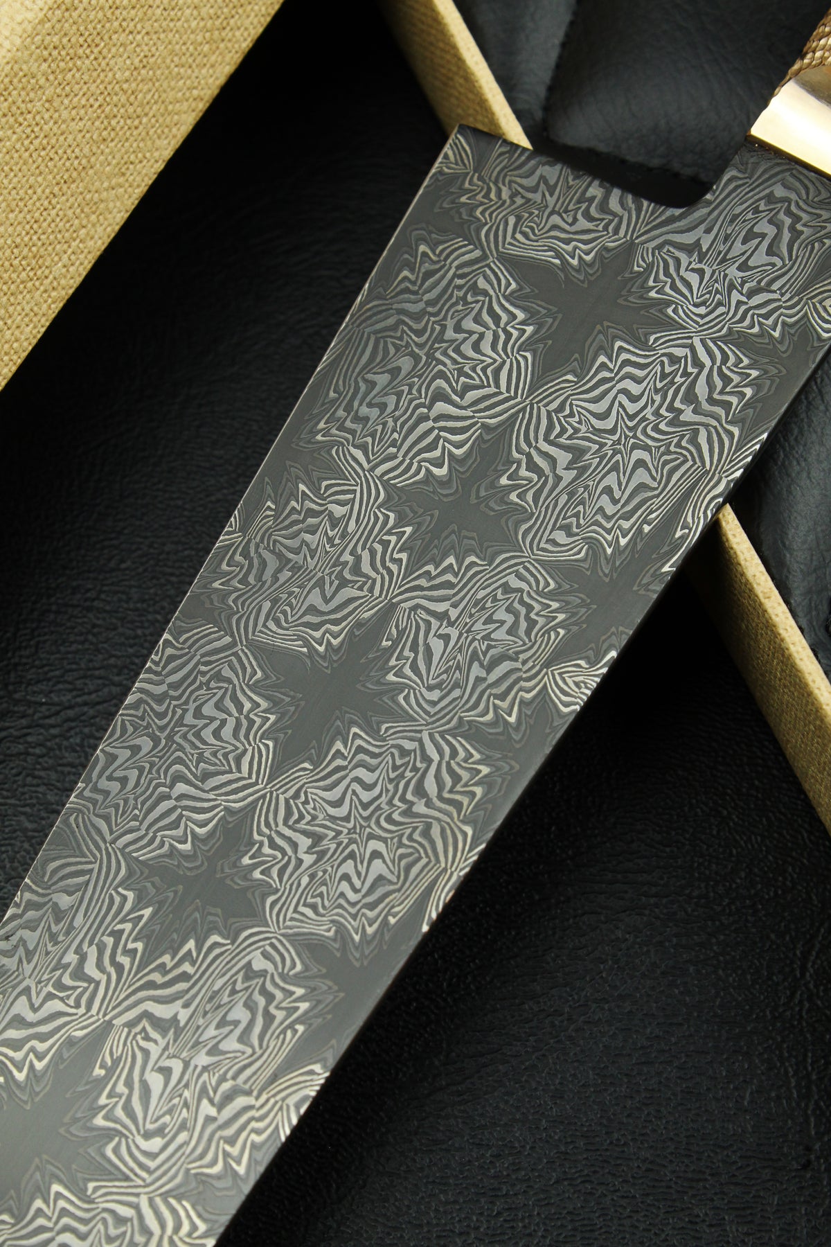 Gyuto Black Star S/W Ebenholz Oval Damast