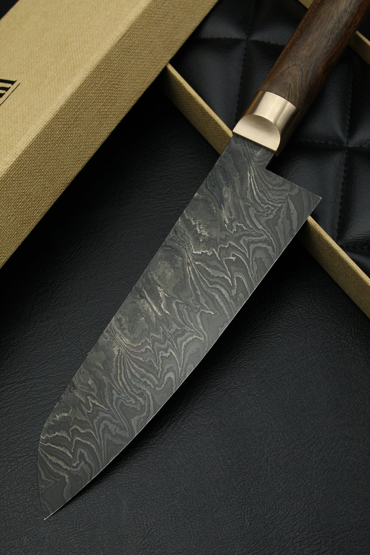 Damast-Santoku HK-Torsion schwarze Patina