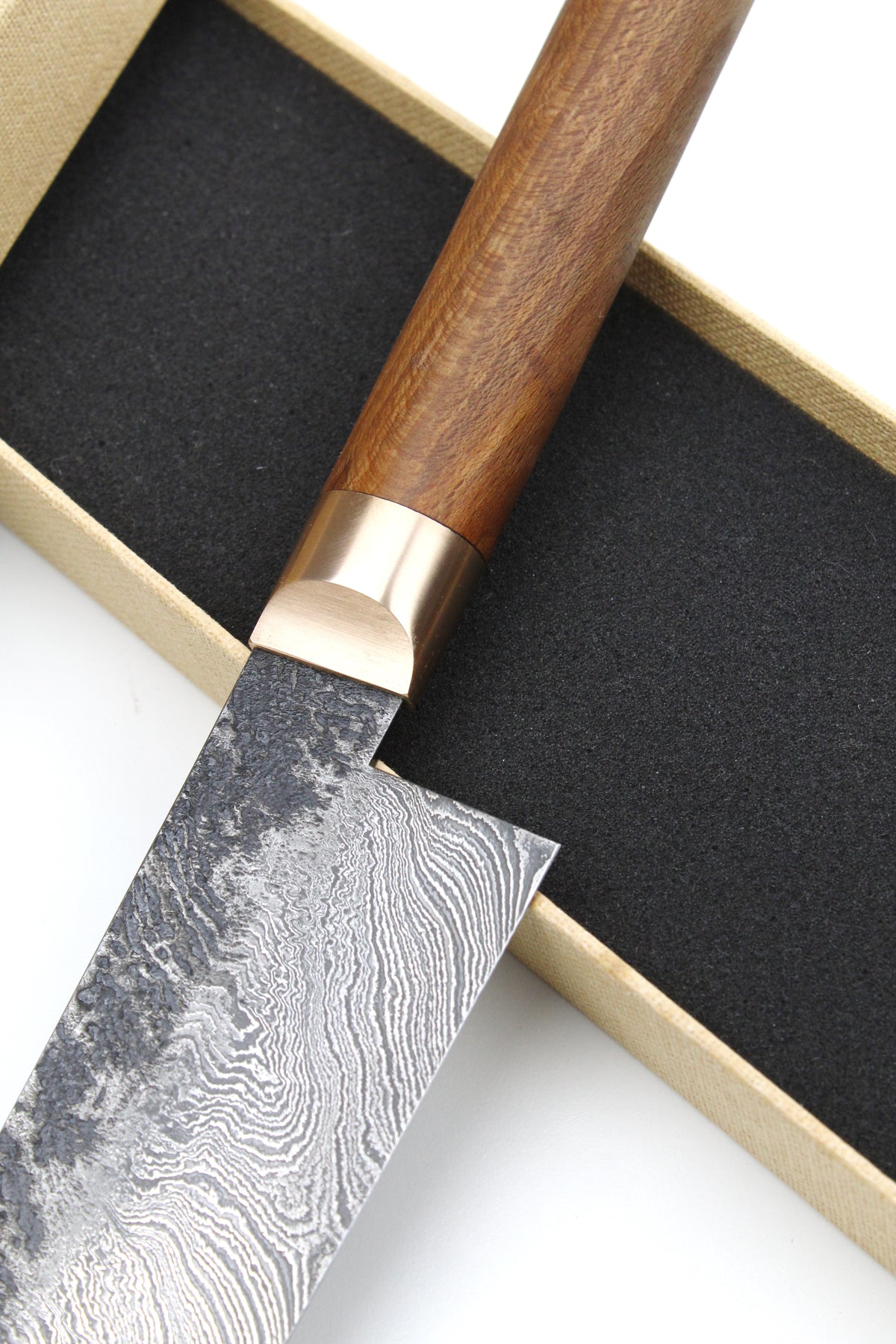 Damast Santoku 320L Ulmenholz