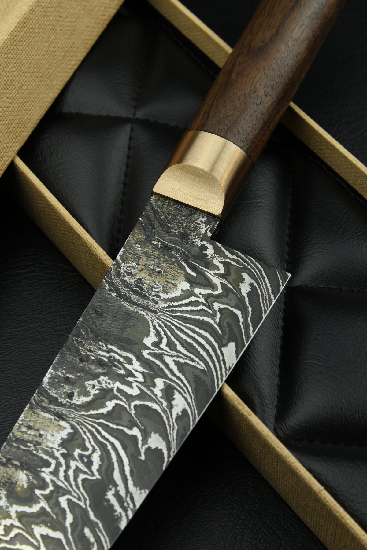 Damascus-Gyuto-HK-Torsion aus deutschem Walnussholz