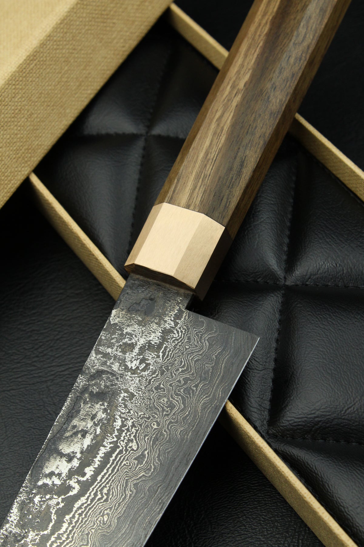 Damaszener Gyuto-Messer 320L Walnuss Achteck