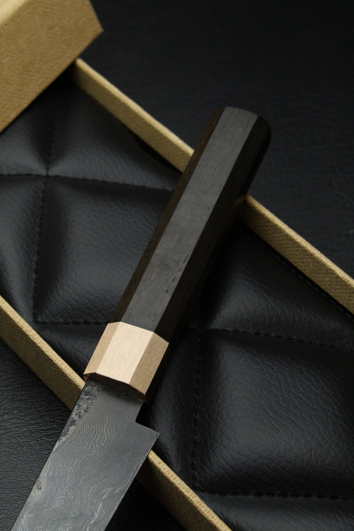 Kleines Taschenmesser aus Torf-Eiche, 500 L, achteckig, patiniert