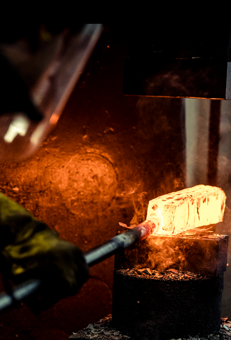 Kleiner achteckiger Torf-Eichenholzblock